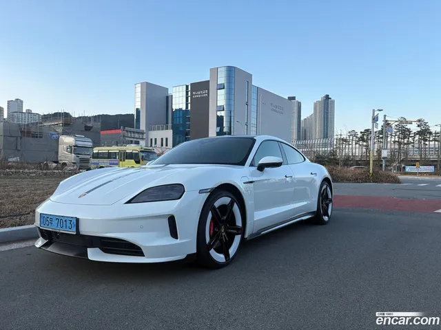 Porsche Taycan 4S — миниатюра 1