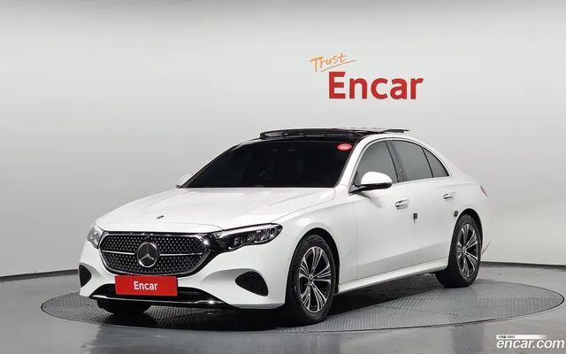 Mercedes-Benz E-Class (W214) E200 — миниатюра 1