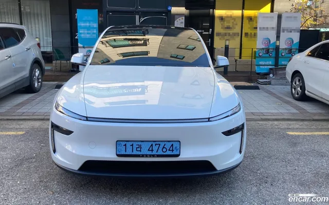 Tesla Model Y RWD — миниатюра 1