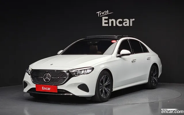 Mercedes-Benz E-Class (W214) E200 — миниатюра 1