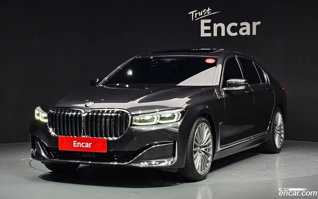 BMW 7 Series (G11) 740i — миниатюра 1