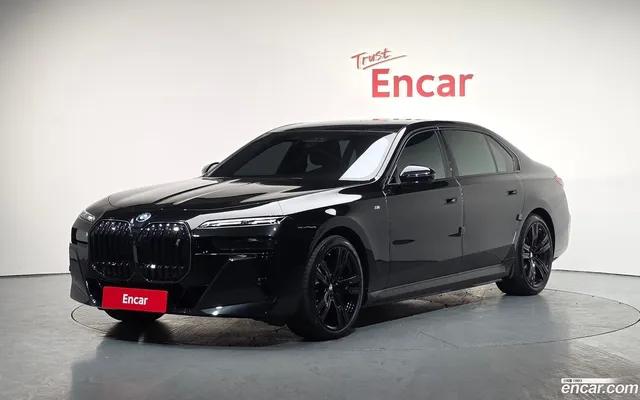 BMW i7 (G70) xDrive 60 M — миниатюра 1