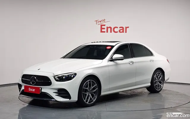 Mercedes-Benz E-Class (W213) E220d 4MATIC AMG Line — миниатюра 1