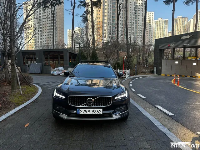 Volvo V90 B5 AWD — миниатюра 1