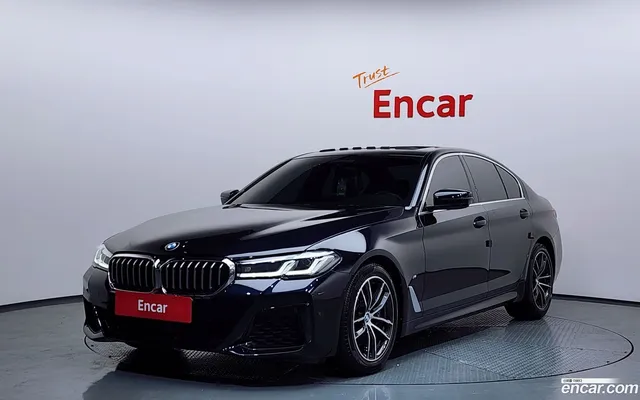 BMW 5 Series (G30) 520i M — миниатюра 1