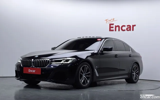 BMW 5 Series (G30) 520i M — миниатюра 1