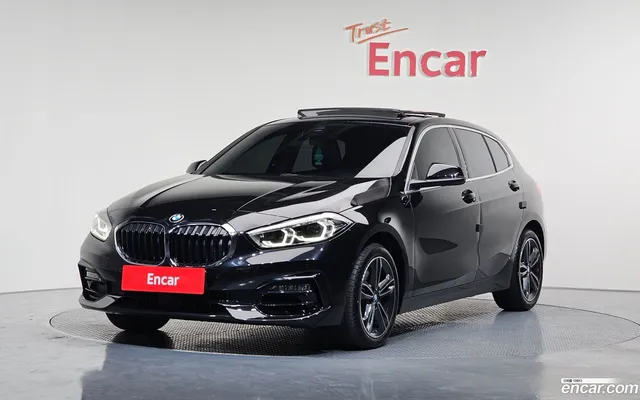 BMW 1 Series (F40) 120i — миниатюра 1