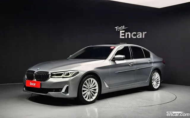 BMW 5 Series (G30) 530i — миниатюра 1