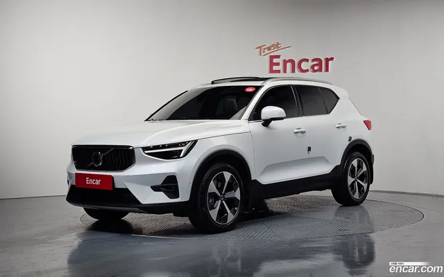 Volvo XC40 B4 — миниатюра 1