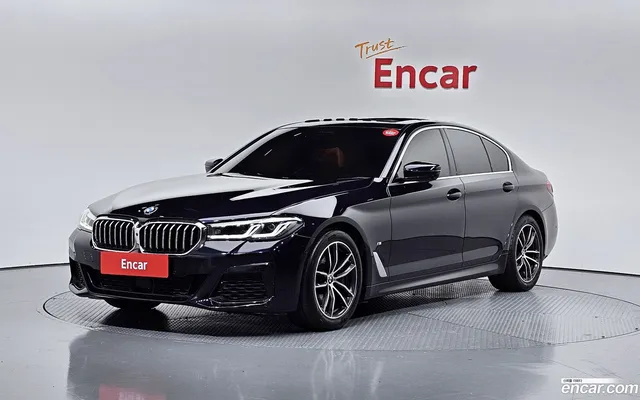 BMW 5 Series (G30) 520i M — миниатюра 1