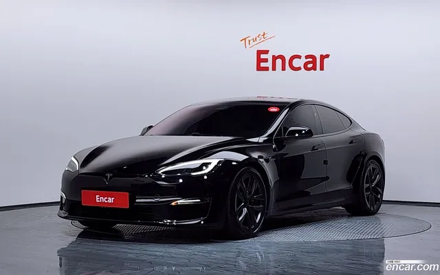 Tesla Model S — миниатюра 1