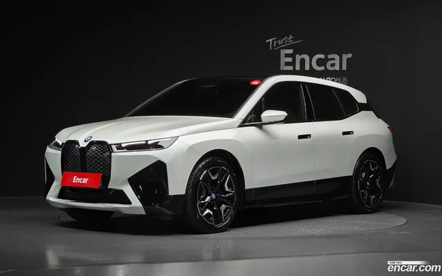 BMW iX xDrive50 — миниатюра 1