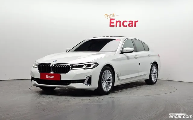 BMW 5 Series (G30) 520i — миниатюра 1
