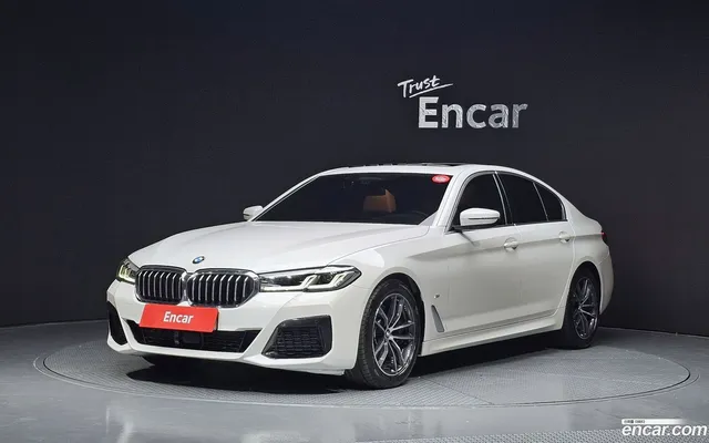 BMW 5 Series (G30) 520i M — миниатюра 1