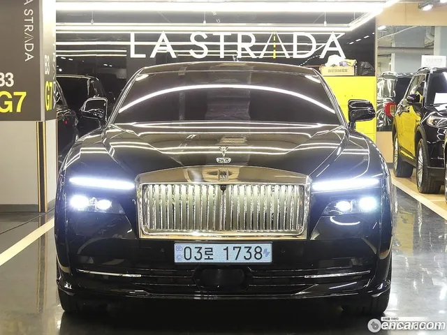 Rolls-Royce Spectre — миниатюра 1