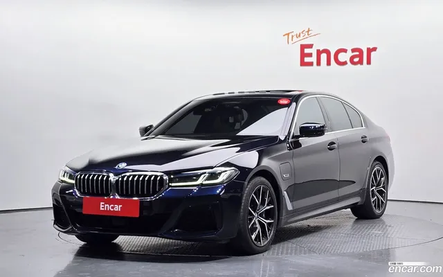 BMW 5 Series (G30) 530e M — миниатюра 1