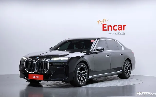 BMW 7 Series (G70) 740i sDrive M — миниатюра 1