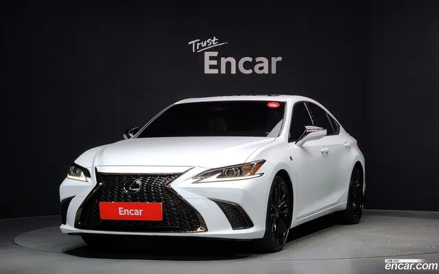 Lexus ES 300h F-Sport — миниатюра 1