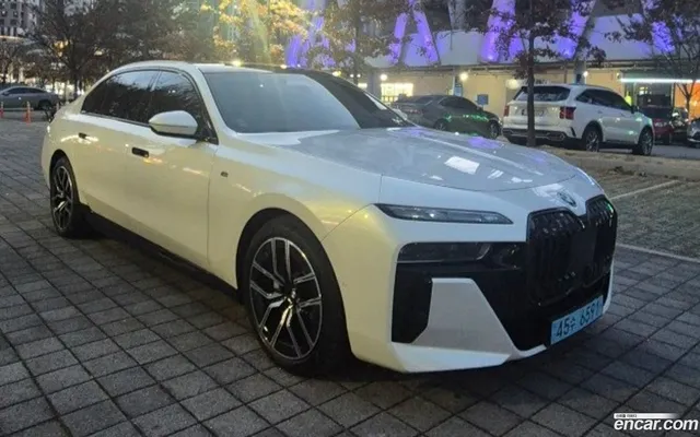 BMW i7 (G70) xDrive 60 M — миниатюра 1