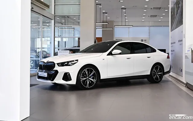 BMW 5 Series (G60) 530i xDrive M — миниатюра 1