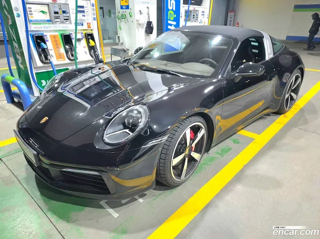 Porsche 911 (992) 4S — миниатюра 1