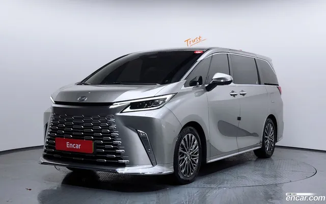 Lexus LM 2 500h — миниатюра 1