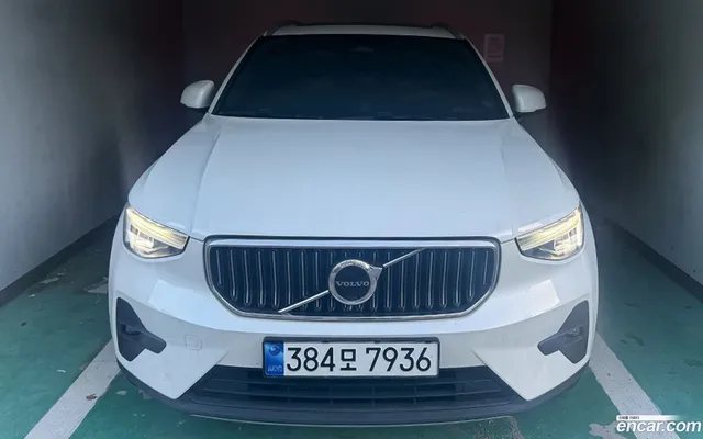 Volvo XC40 B4 — миниатюра 1