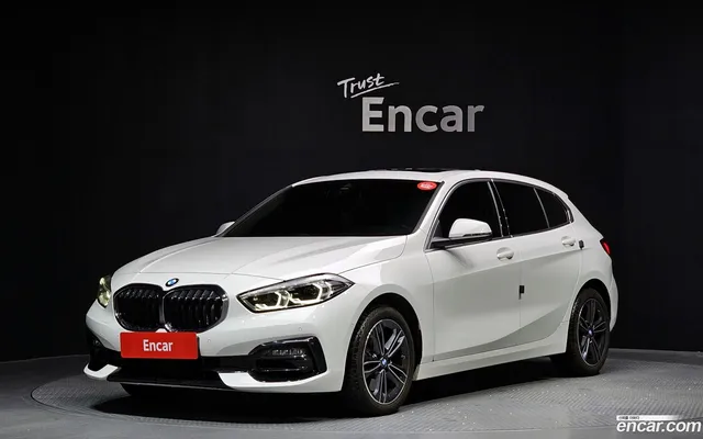 BMW 1 Series (F40) 120i — миниатюра 1