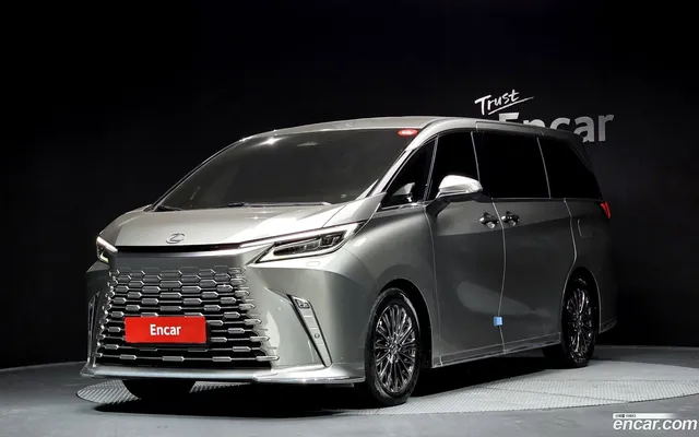 Lexus LM 2 500h — миниатюра 1