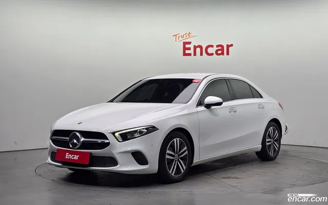 Mercedes-Benz A-Class (W177) A220 — миниатюра 1