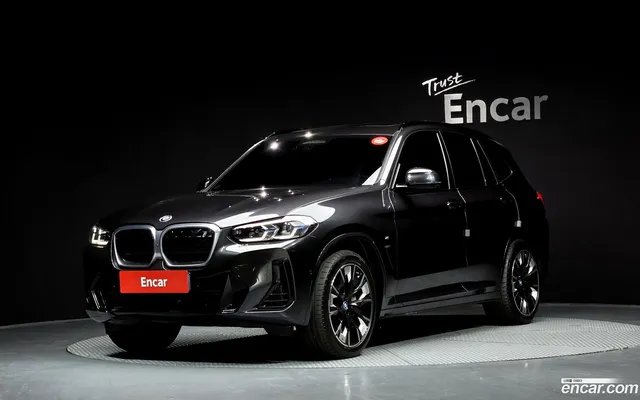 BMW iX3 M — миниатюра 1