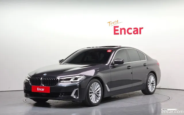 BMW 5 Series (G30) 530i — миниатюра 1