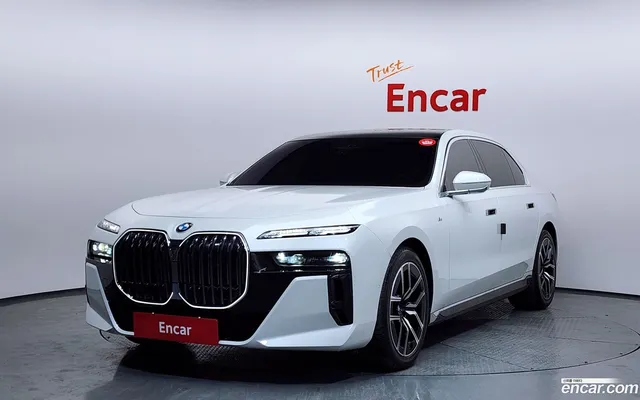 BMW 7 Series (G70) 740i xDrive M — миниатюра 1