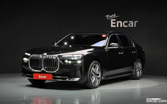 BMW i7 (G70) xDrive 60 — миниатюра 1