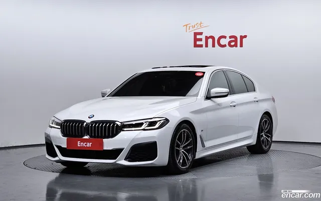 BMW 5 Series (G30) 520i M — миниатюра 1