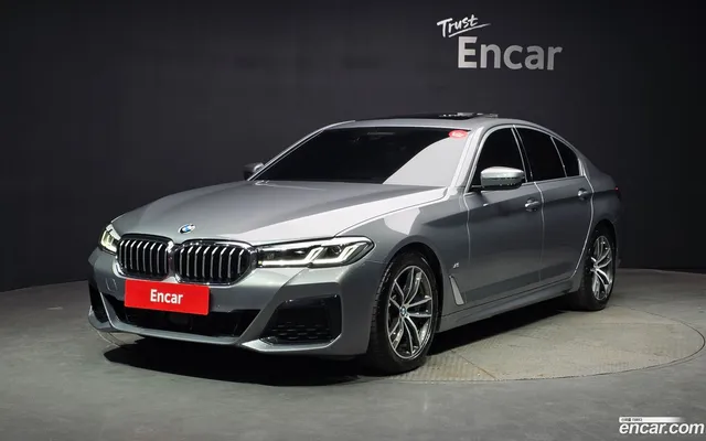 BMW 5 Series (G30) 520i M — миниатюра 1