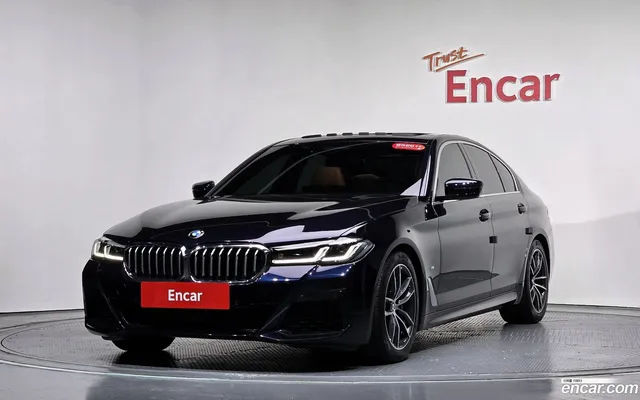 BMW 5 Series (G30) 520i M — миниатюра 1