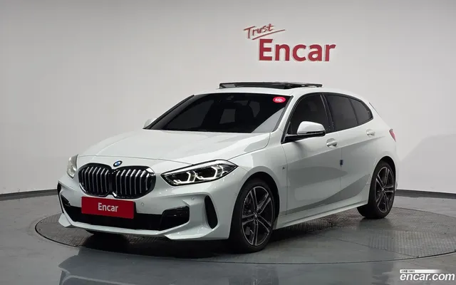 BMW 1 Series (F40) 120i M — миниатюра 1