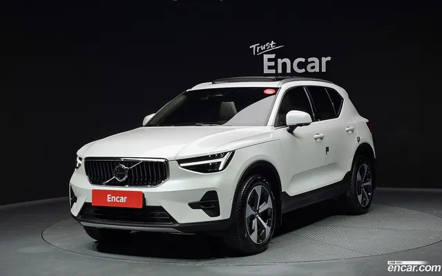 Volvo XC40 B4 — миниатюра 1