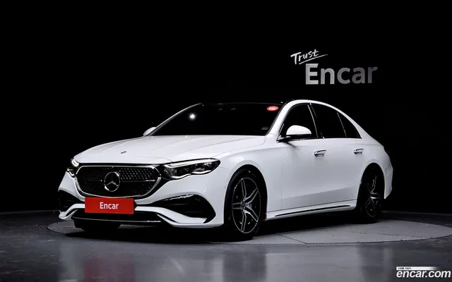 Mercedes-Benz E-Class (W214) E300 4MATIC AMG Line — миниатюра 1