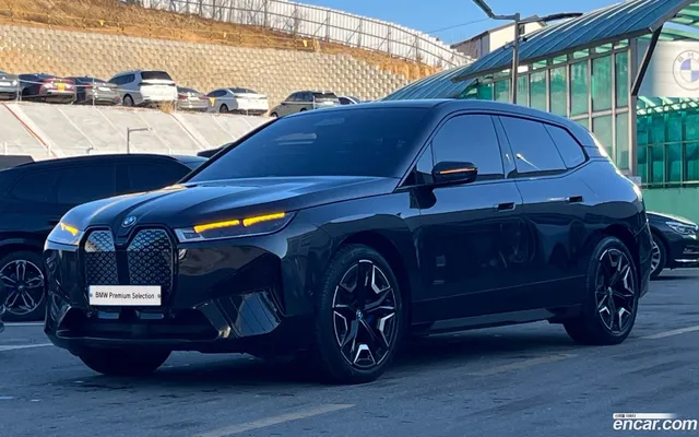 BMW iX xDrive50 — миниатюра 1