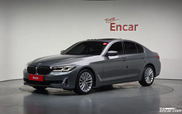 BMW 5 Series (G30) 520i — миниатюра 1