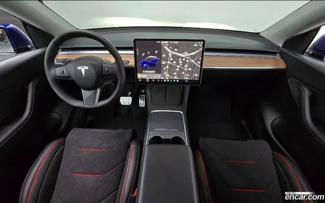 Tesla Model Y AWD — миниатюра 1