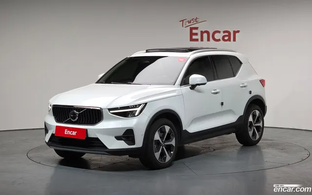 Volvo XC40 B4 — миниатюра 1