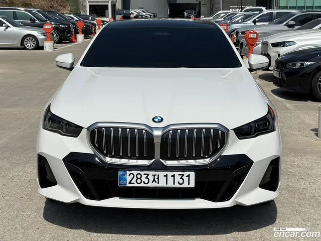 BMW 5 Series (G60) 530i xDrive M — миниатюра 1