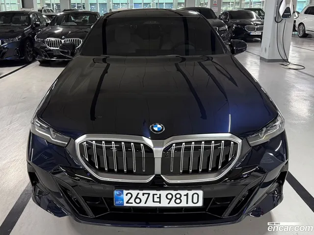 BMW 5 Series (G60) 520i M — миниатюра 1