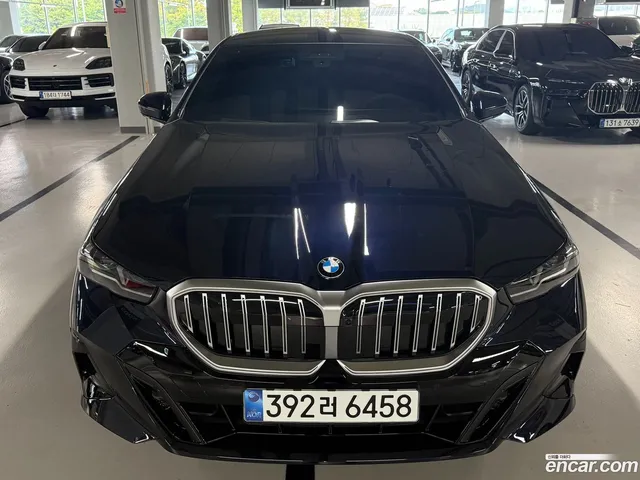 BMW 5 Series (G60) 530i xDrive M — миниатюра 1