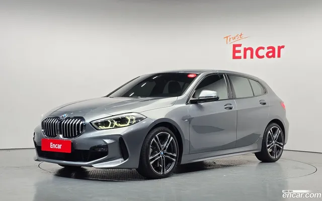 BMW 1 Series (F40) 120i M — миниатюра 1