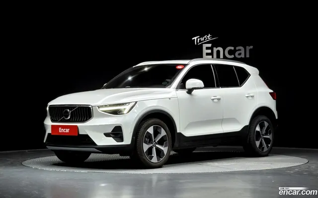 Volvo XC40 B4 — миниатюра 1