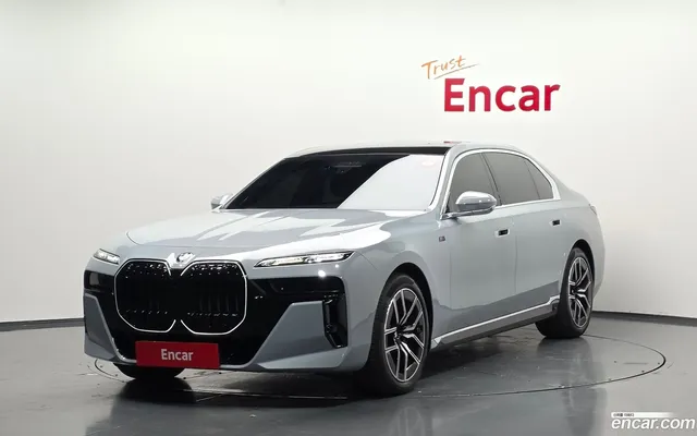 BMW 7 Series (G70) 740i sDrive M — миниатюра 1